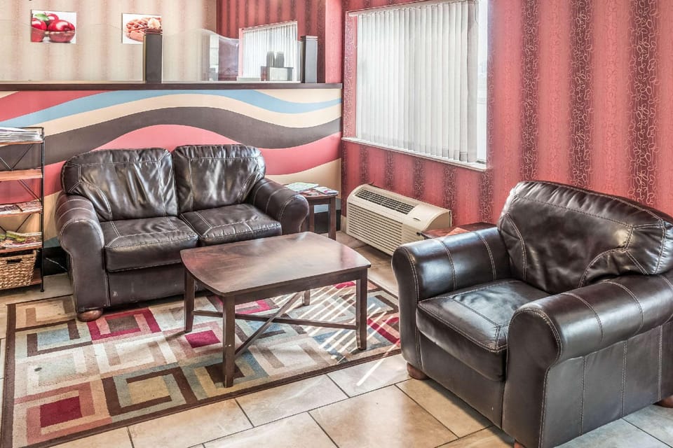 Quality Inn & Suites Mankato East Hotel in Mankato