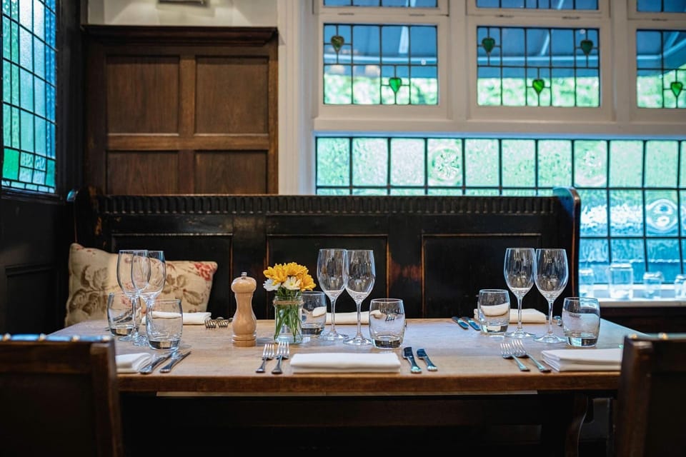 Fox and Grapes Hotel in London Borough of Richmond upon Thames