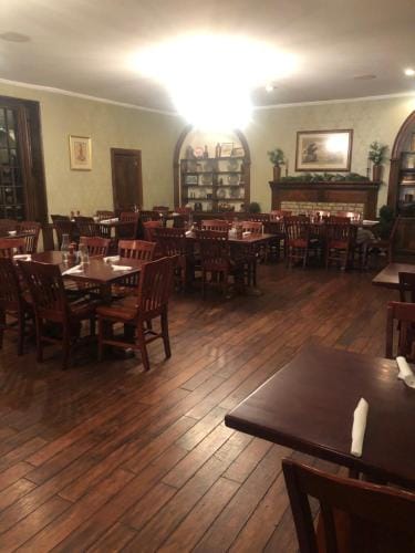 Talbott Tavern and Inn Hotel in Bardstown