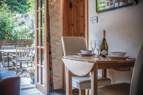 The Apple Store - 1 Bedroom Cottage - St Ishmael's Hotel in Marloes and St. Brides