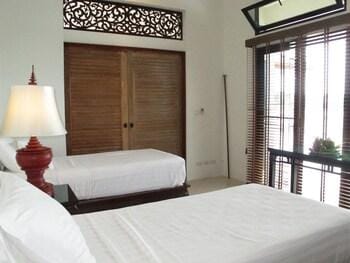 Stunning Oceanview Villa Taipan Resort in Wichit