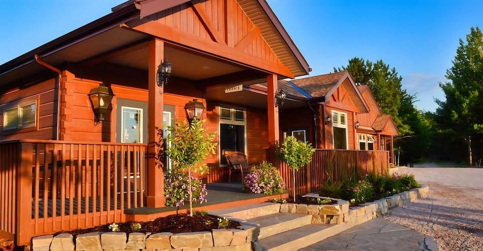 Terrace Suites Hotel in Ontario