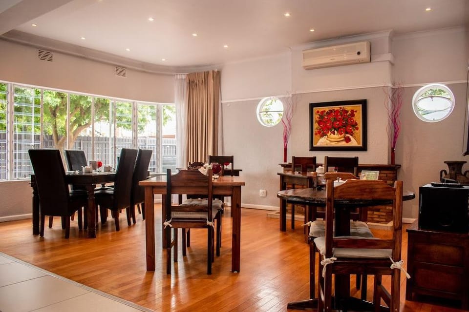 Balmoral Lodge Hotel in Cape Town