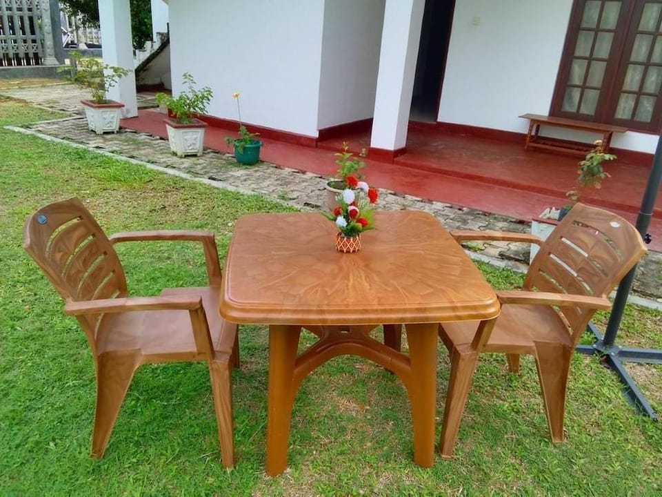 Randi Guest House - Mirissa Beach Hotel in Mirissa