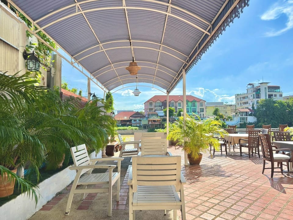 Ayothaya Riverside Hotel Hotel in Laos