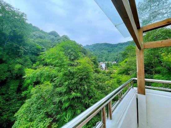 Qingcheng Mountain Wild Resort Hotel in Chengdu