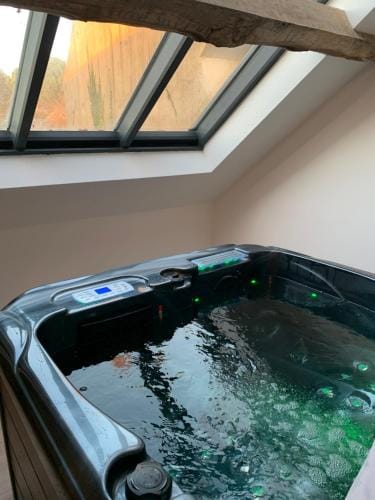 LE CLOS DES LYS - Chambres avec jacuzzi - Nemours Hotel in Île-de-France