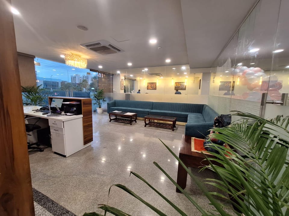 RR Galaxy Hotel in Gurugram