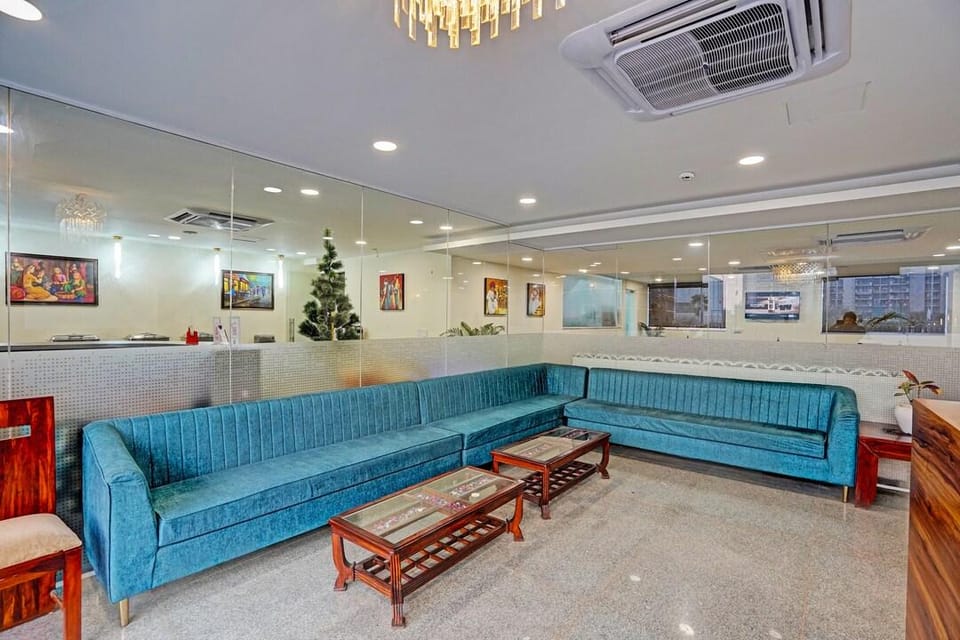 RR Galaxy Hotel in Gurugram