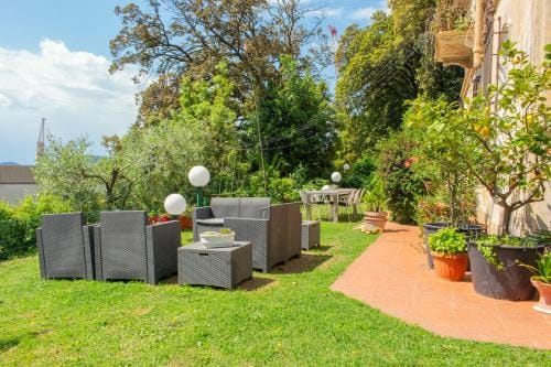 Caligo B&B stanza privata in villa d'epoca con giardino e vista mare Hotel in La Spezia