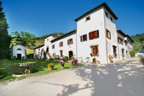 ISA-Farmhouse with swimming-pool in Chianti-area in the middle of Tuscan nature Hotel in Emilia-Romagna