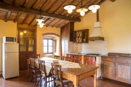 ISA-Farmhouse with swimming-pool in Chianti-area in the middle of Tuscan nature Hotel in Emilia-Romagna