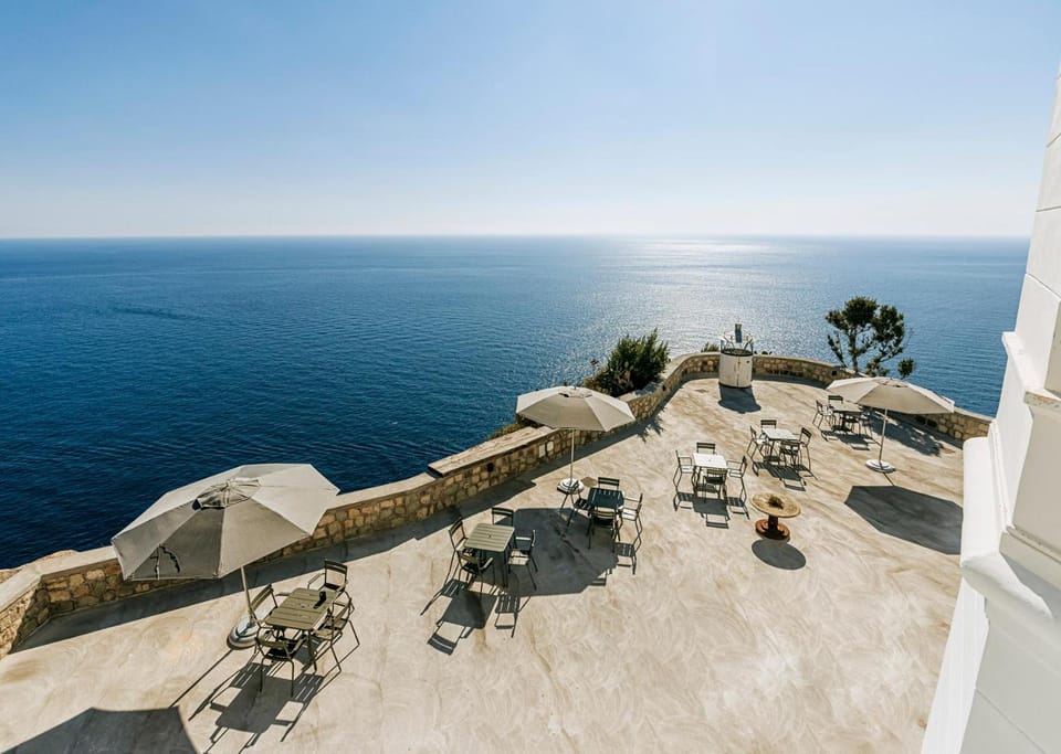 Faro Punta Imperatore Hotel in Campania