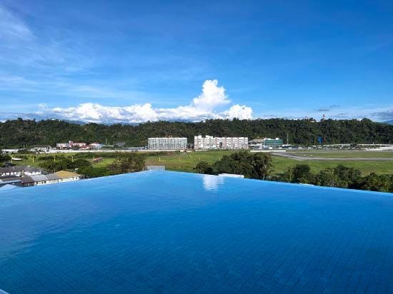 Restful Respite Tanjung Aru Inifnity Pool 2BR Hotel in Kota Kinabalu