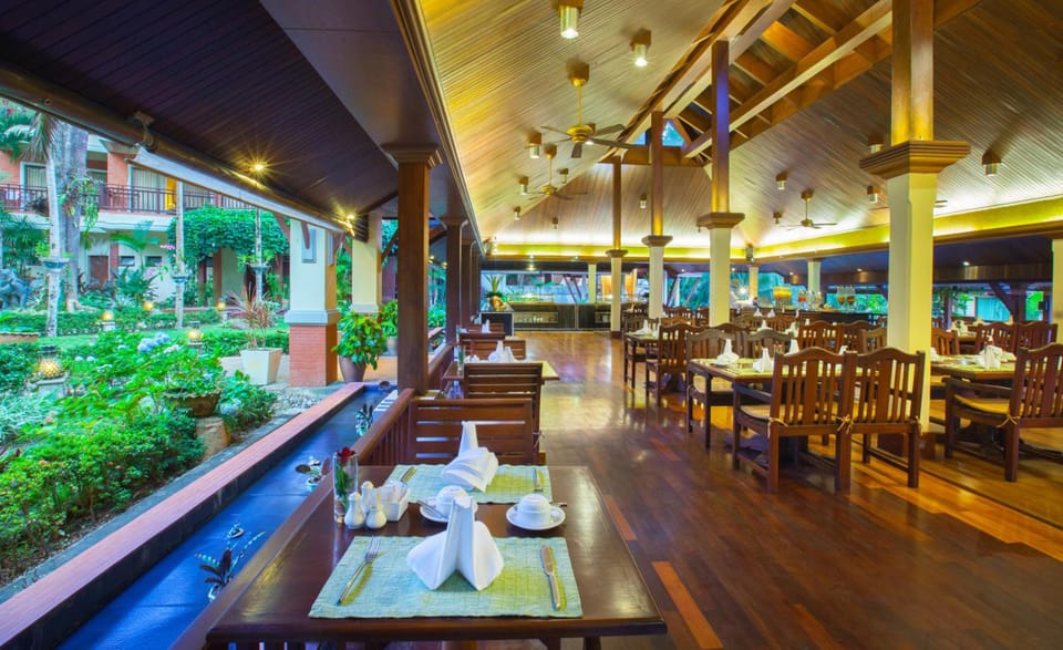Khaolak Bay Front Hotel Hotel in Khuekkhak