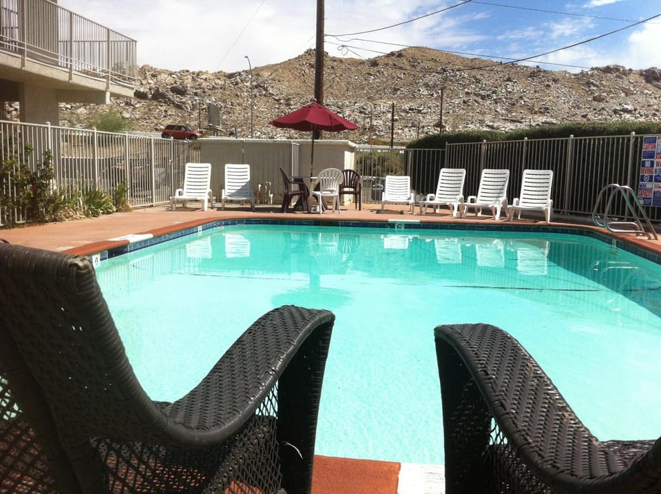 Hilltop Inn & Suites Hotel in Victorville