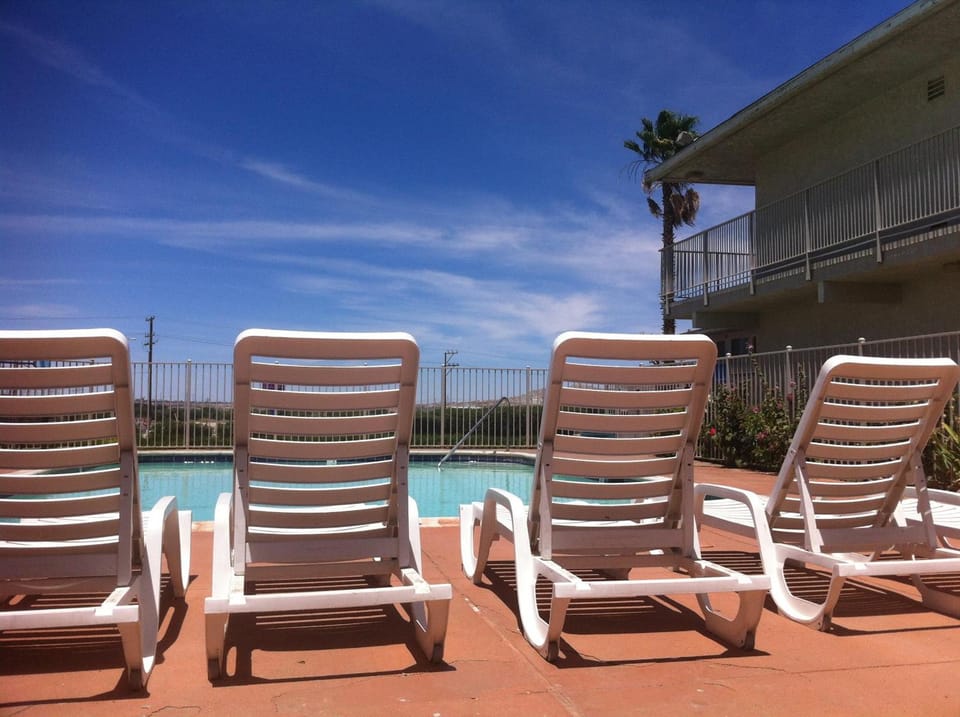 Hilltop Inn & Suites Hotel in Victorville