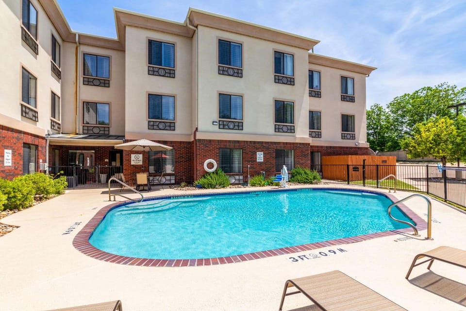 Quality Inn & Suites Lampasas Hotel in Rio Grande
