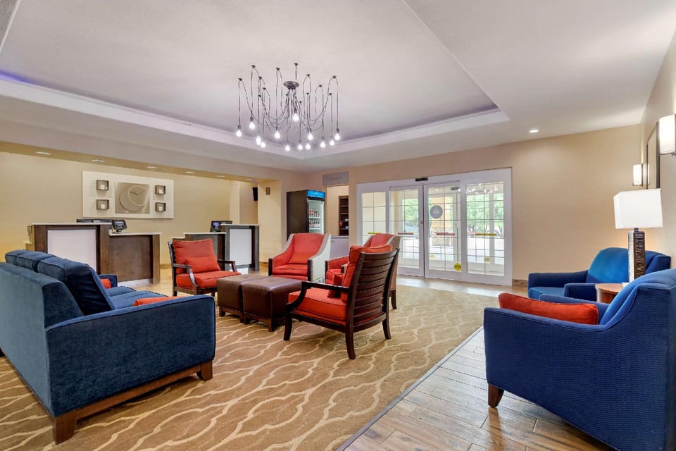 Comfort Inn & Suites Near Six Flags & Medical Center Hotel in San Antonio