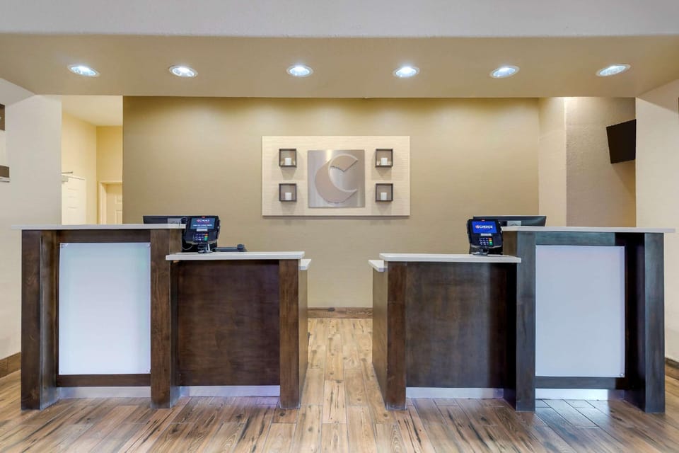 Comfort Inn & Suites Near Six Flags & Medical Center Hotel in San Antonio