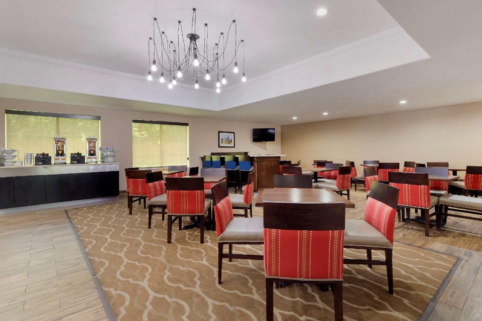 Comfort Inn & Suites Near Six Flags & Medical Center Hotel in San Antonio