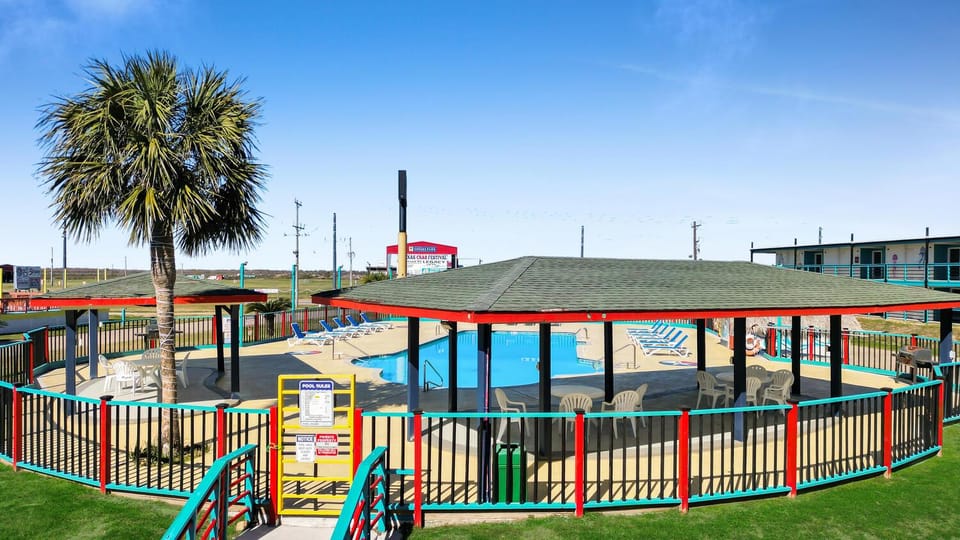 CRYSTAL PALACE RESORT Hotel in Bolivar Peninsula