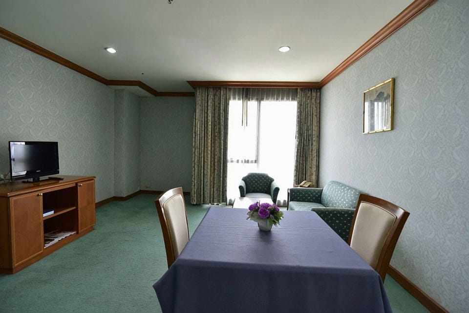 Thumrin Thana Hotel Hotel in Thailand