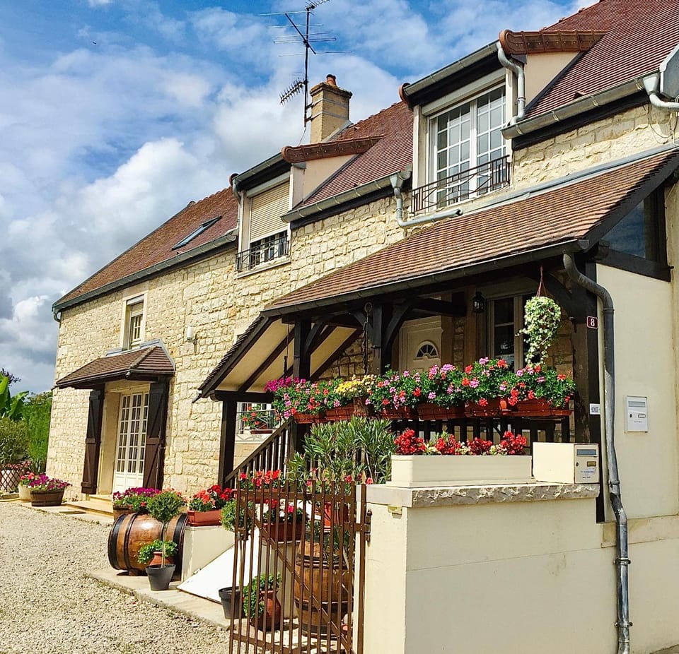 Gite la Maison du Tonnelier Hotel in Bourgogne-Franche-Comté