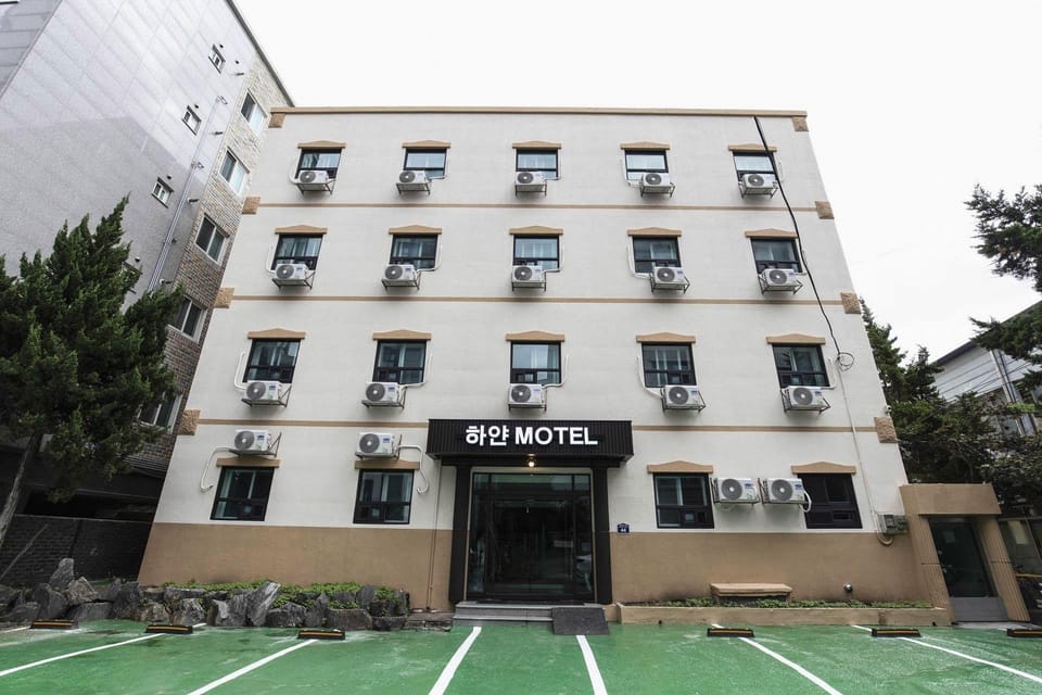 Doksan White Motel in Seoul
