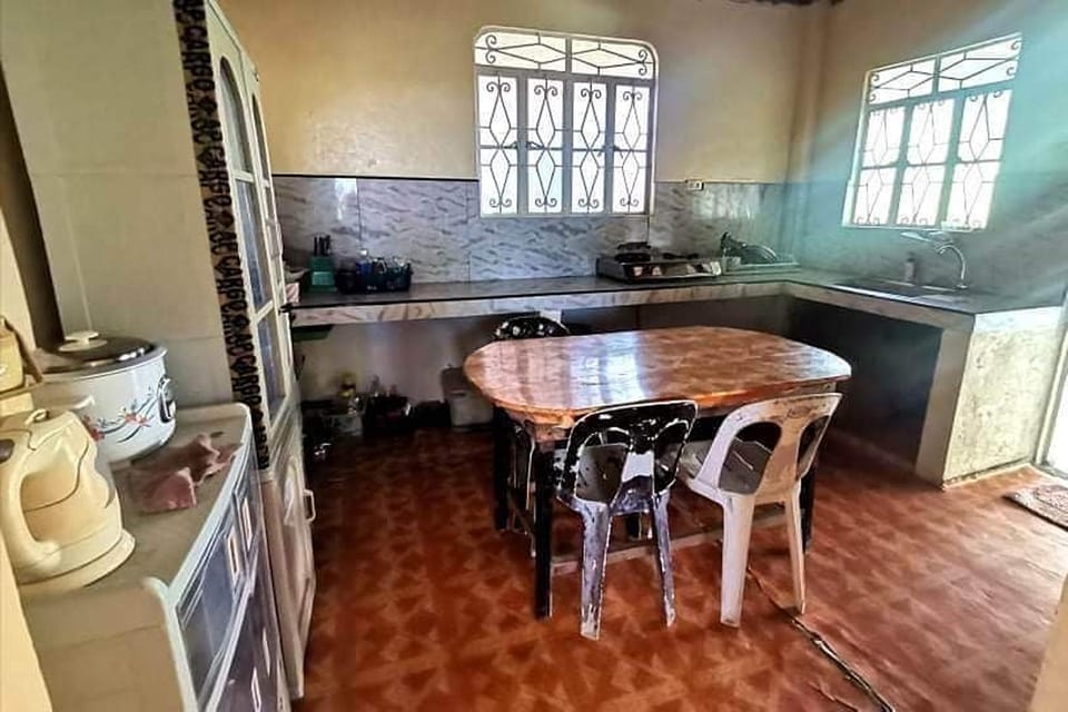 Albert's Transient House Hotel in Calabarzon