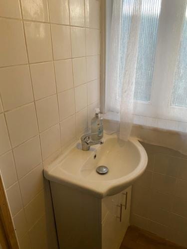 Crystal Hotel in London Borough of Southwark