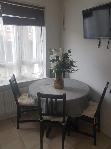 4 mereside walk Hotel in Salford