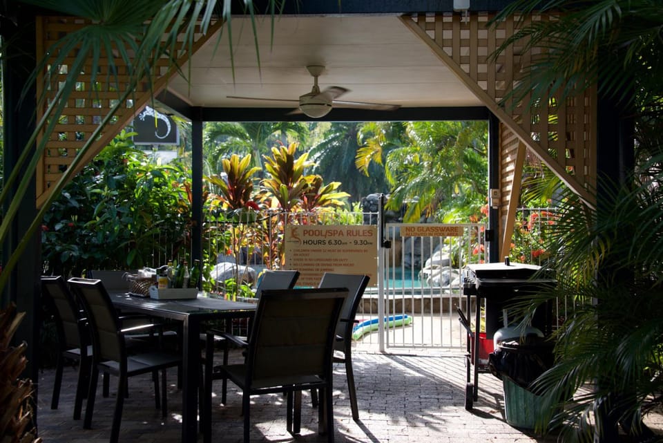 Lazy Lizard Motor Inn Motel in Port Douglas