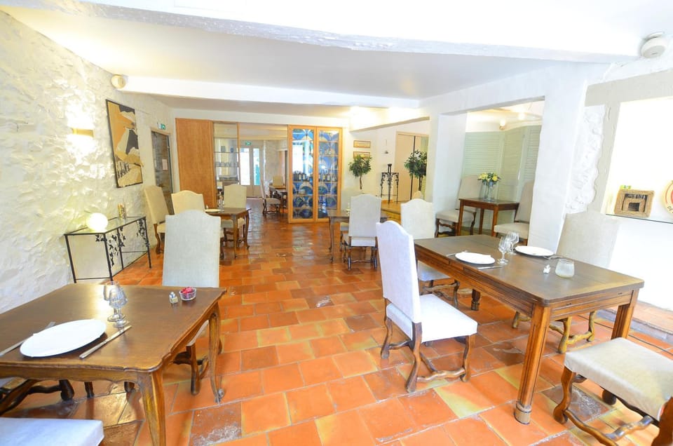 Logis Hotels - Hotel Restaurant du Midi Hotel in Occitanie