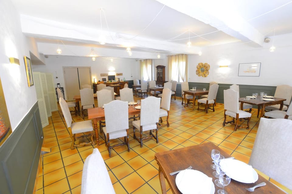 Logis Hotels - Hotel Restaurant du Midi Hotel in Occitanie