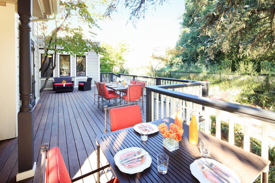 The Grape Leaf Inn Hotel in Healdsburg