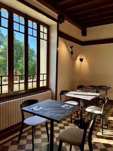Le Chateau de Saint-Angel, Le Manoir du Rigouneix, 5 minutes A89, nature, calme, sauna Hotel in Auvergne-Rhône-Alpes