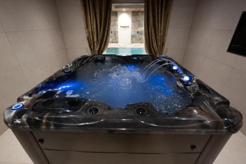 CARACALLA PRIVE - Chambres d'hotes avec Piscine, Jaccuzi et Hammam privatifs Hotel in Saint-Étienne