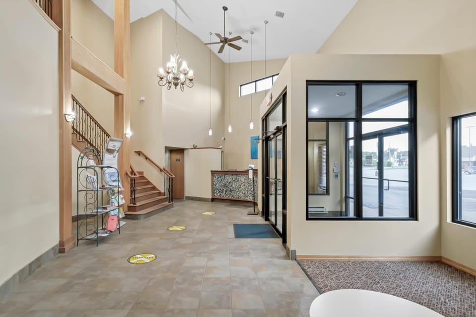 Waterbird Lakeside Inn Inn in Westchester Township