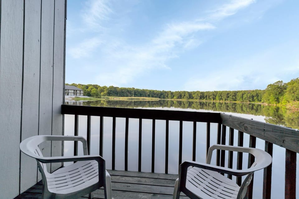 Waterbird Lakeside Inn Inn in Westchester Township