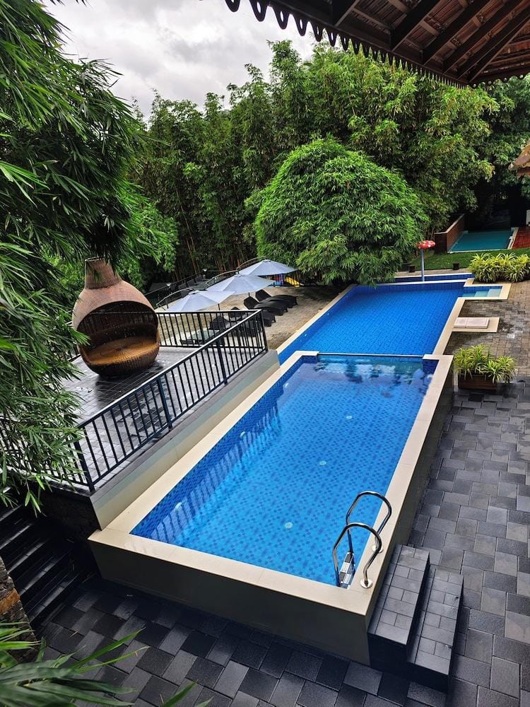 Athirapilly Green Trees Hotel in Kerala