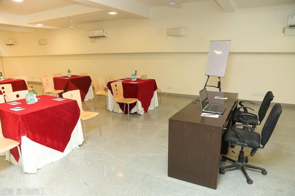 Treehouse Neo Casa-Unit of Neo Residency Hotel in Gurugram