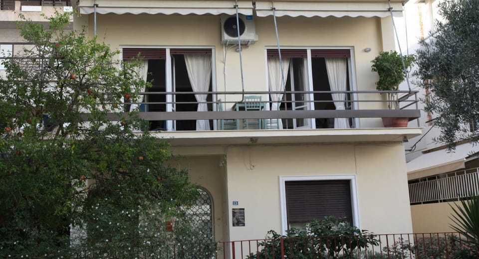 Stylish flat by the beach of Edem Hotel in Alimos