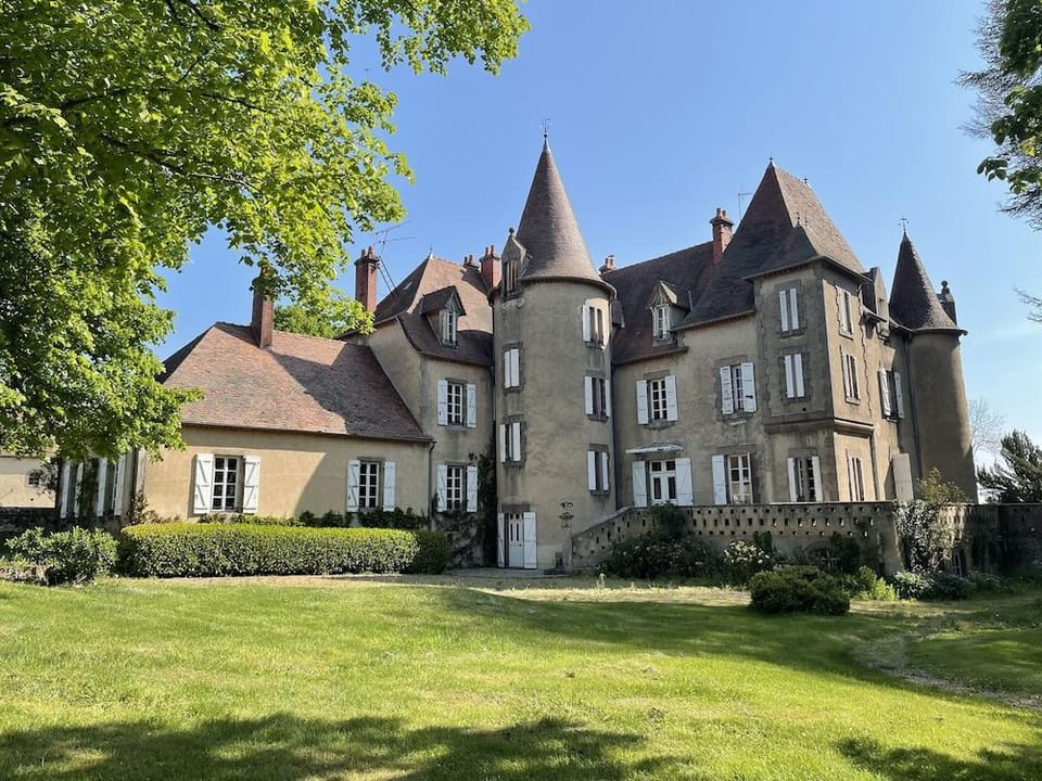 Chateau de Bruges Hotel in Bourgogne-Franche-Comté