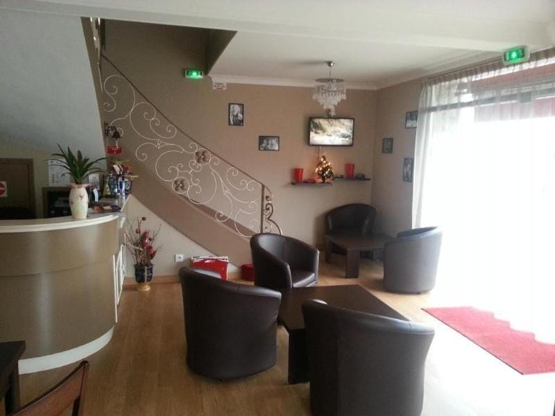 Hôtel Le Chapeau Rouge Hotel in Alençon