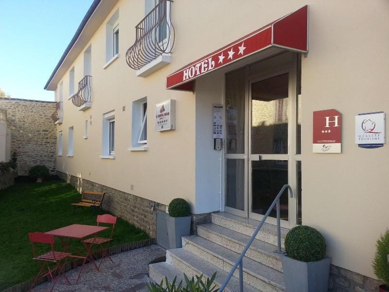 Hôtel Le Chapeau Rouge Hotel in Alençon