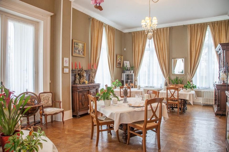 Château de Moulin le Comte Hotel in Hauts-de-France