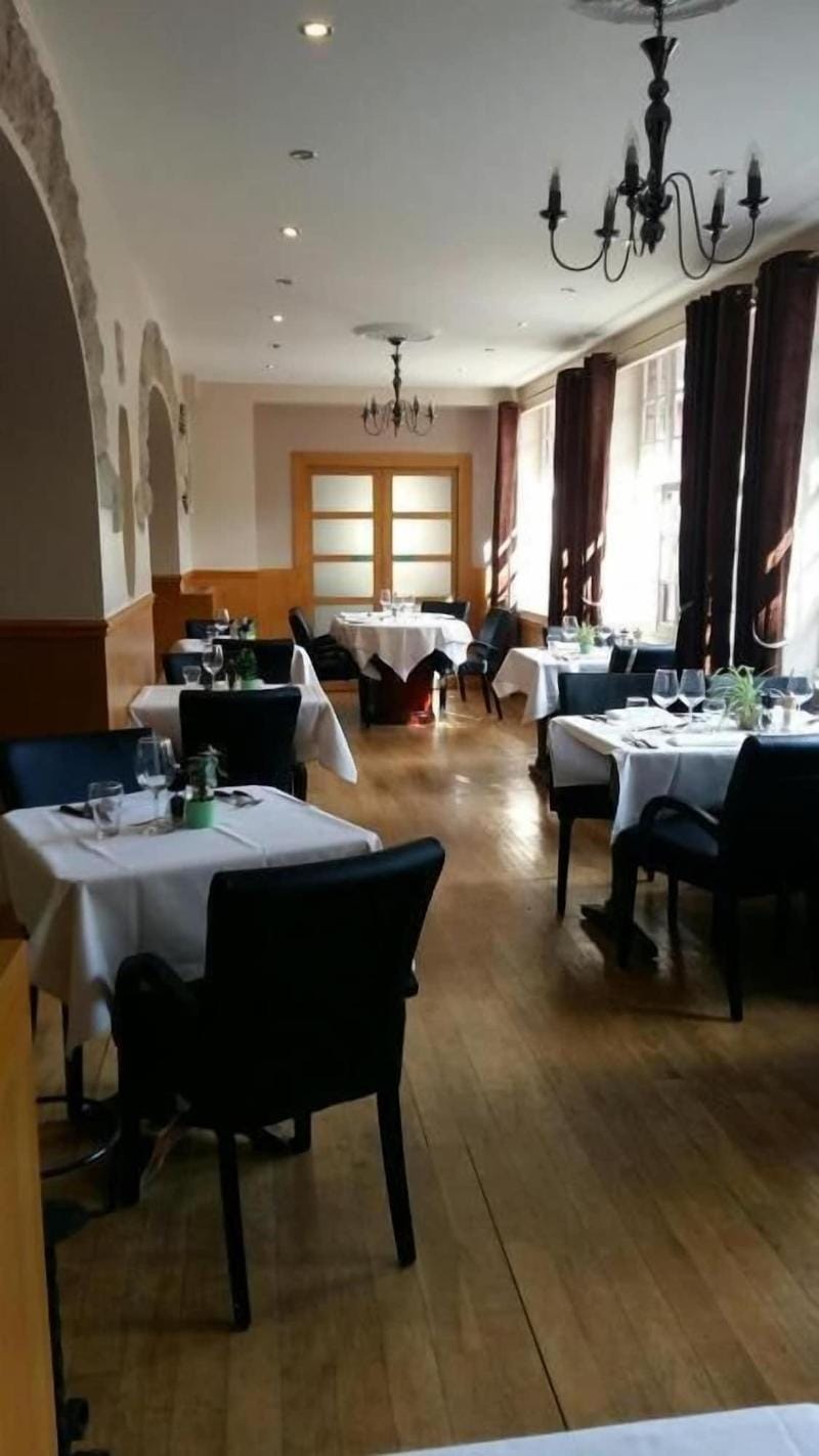 Hipotel Hostellerie du Lys Hotel in Île-de-France