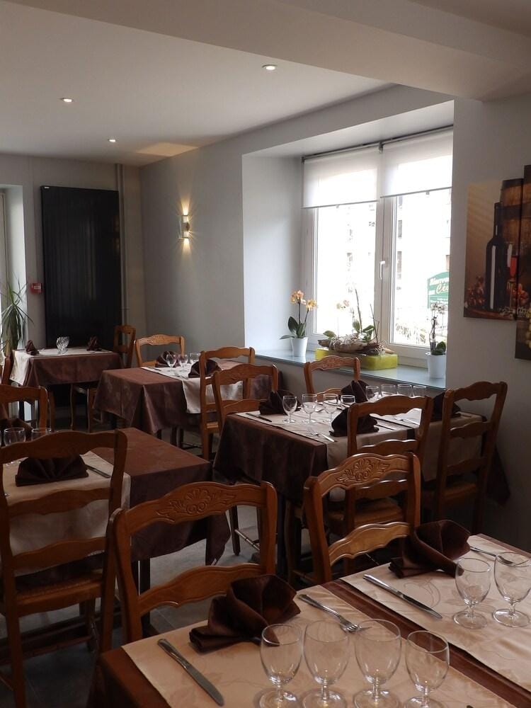 Hôtel Les Cévennes Hotel in Auvergne-Rhône-Alpes