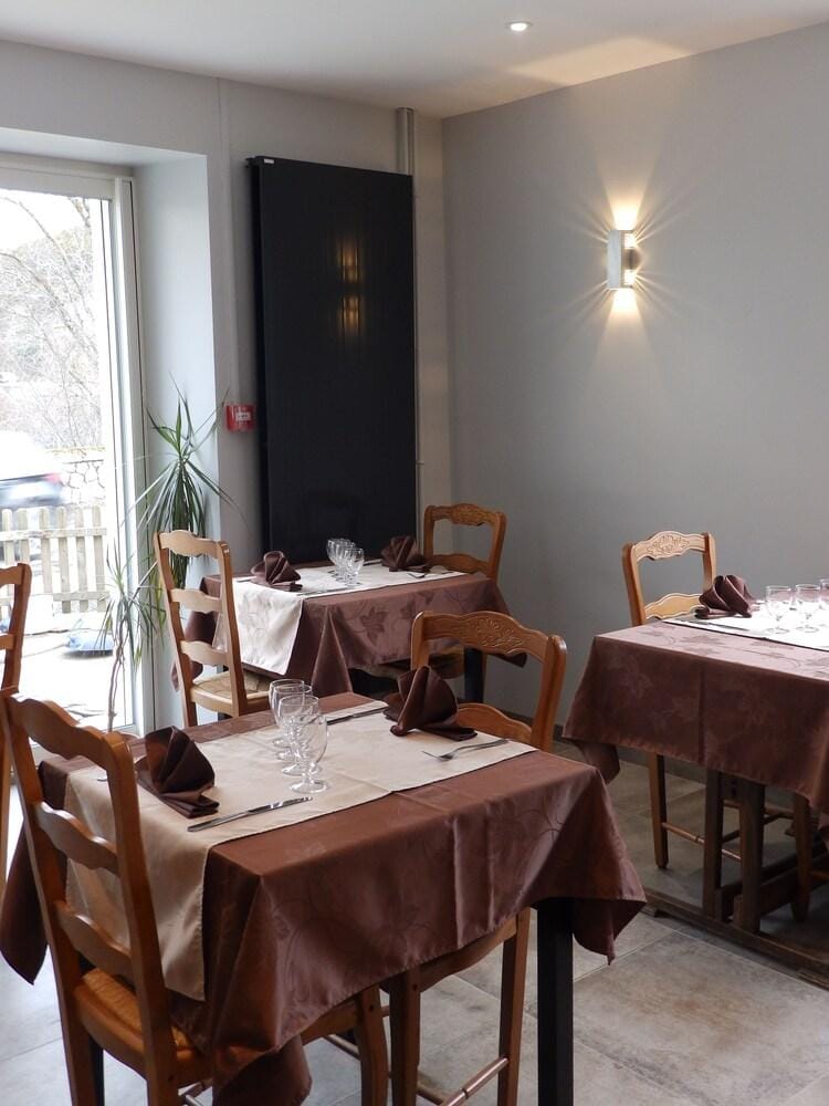 Hôtel Les Cévennes Hotel in Auvergne-Rhône-Alpes